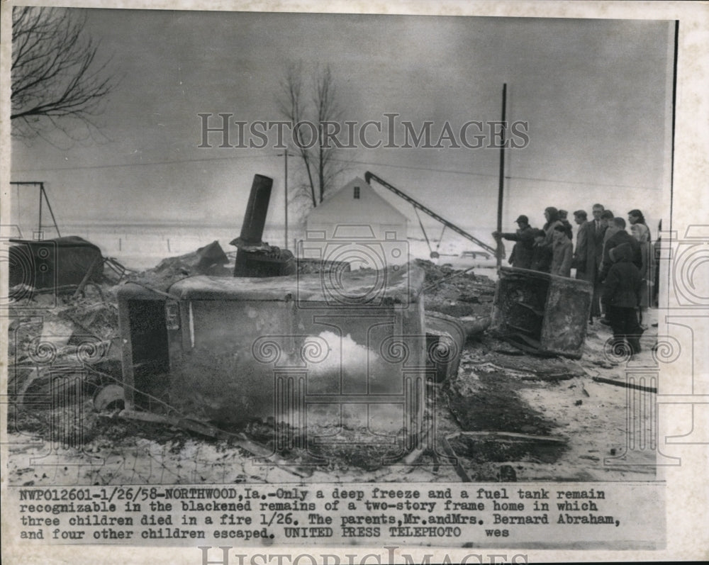 1958 Press Photo The remains of Mr. and Mrs. Bernard Abraham&#39;s house after fire - Historic Images