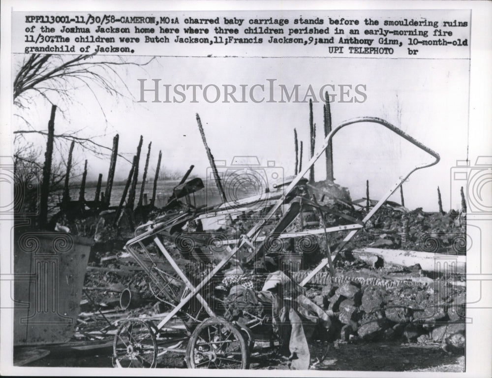 1958 Press Photo Charred carriage standing before a smouldering ruins - Historic Images