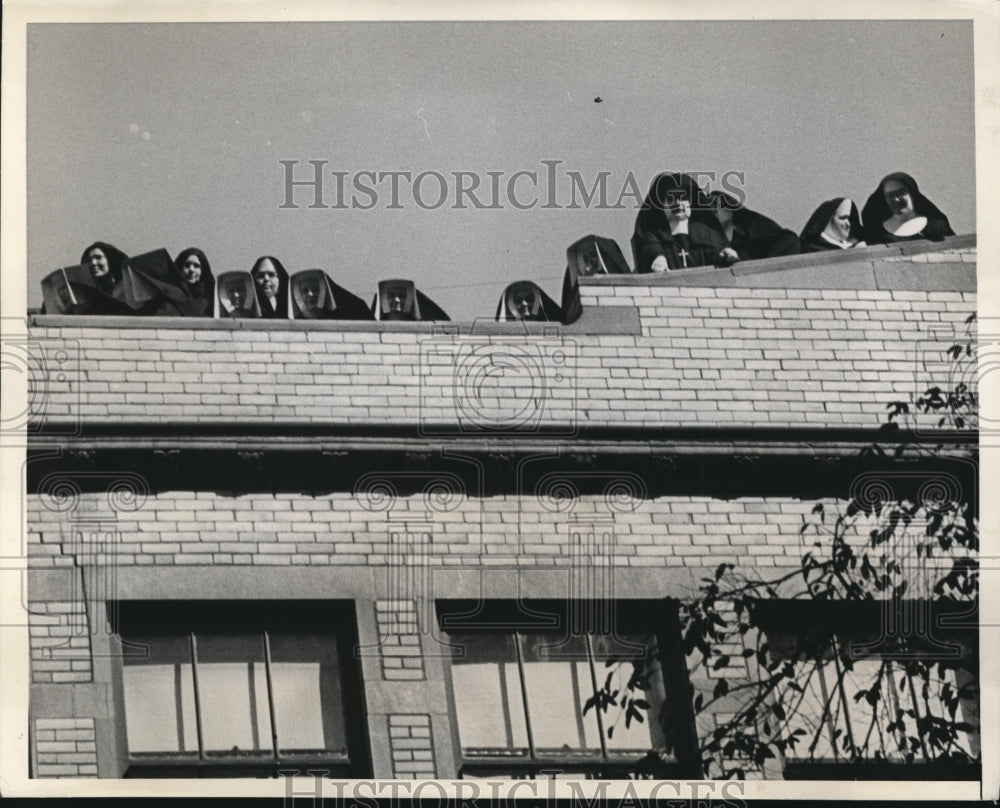 1939 Press Photo Nuns of the Holy Name Cathedral Convent, which adjoins the - Historic Images