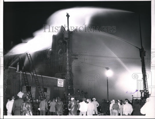 1958 Press Photo Christ Temple Church, in Chicago, was on fire. - Historic Images