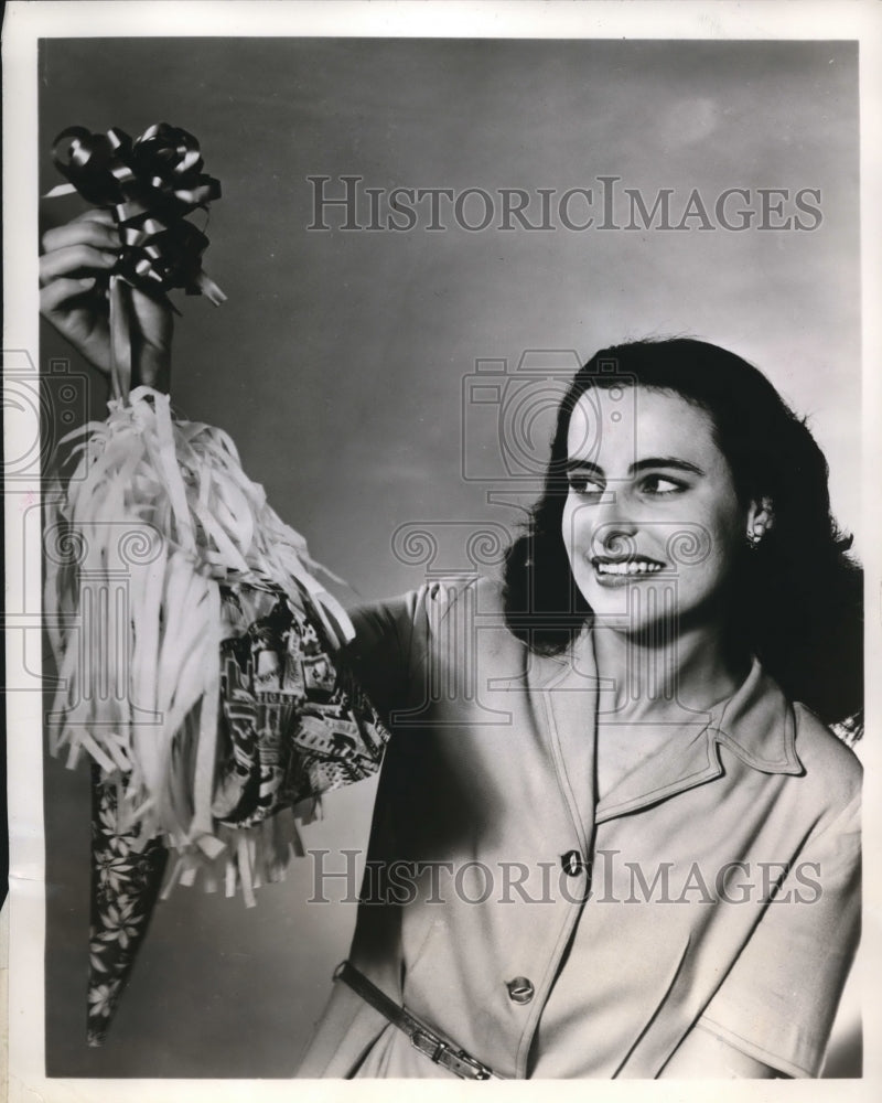 1948 Press Photo Cone-Shaped Ornament-Container - Historic Images
