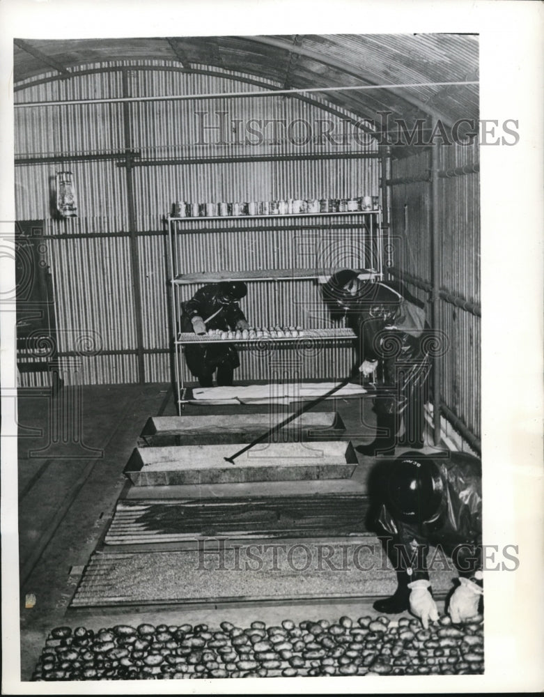 1941 Press Photo Decontamination Squad take care of Food undergoing Aeration. - Historic Images