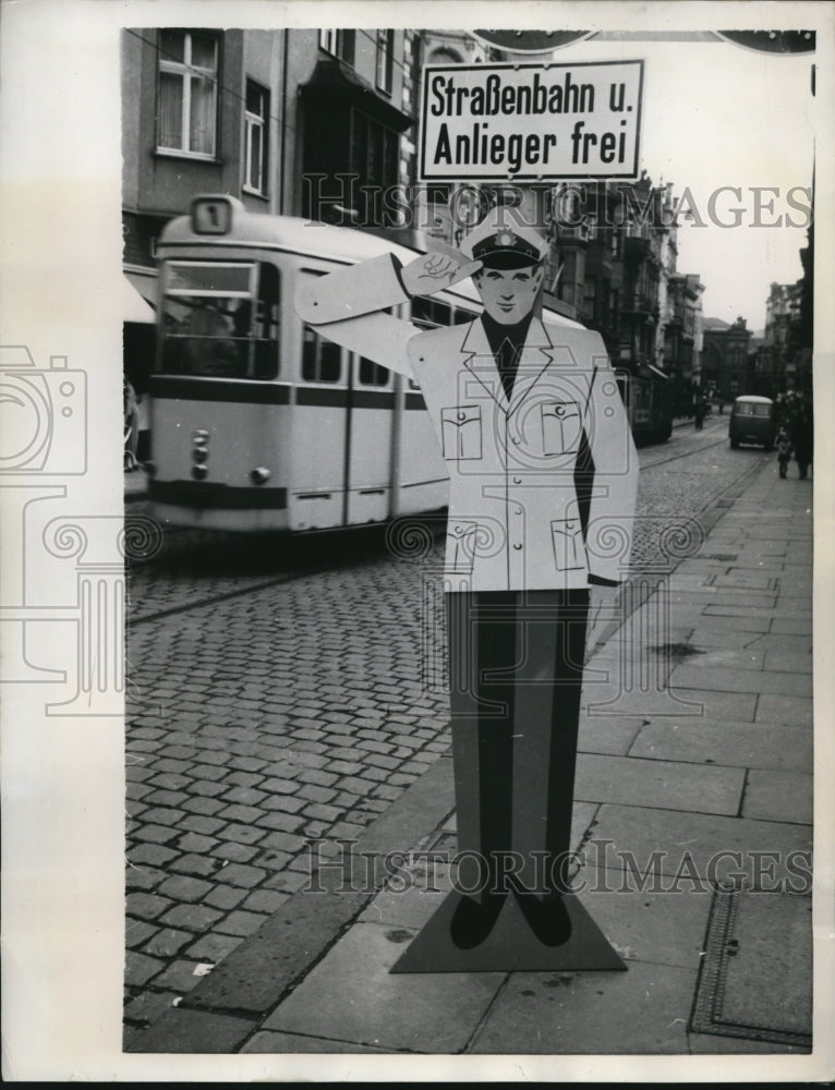 1958 Press Photo Wooden traffic cops in Bonn, West Germany for safety signs - Historic Images