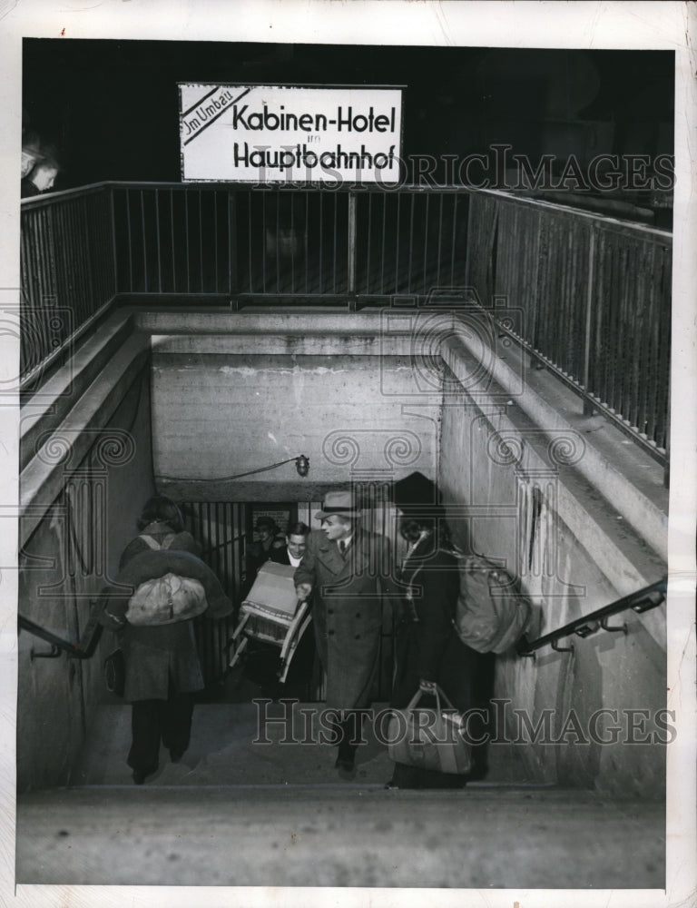 1946 Press Photo Entrance to Hotel Kabinen in Frankfurt, Germany - Historic Images