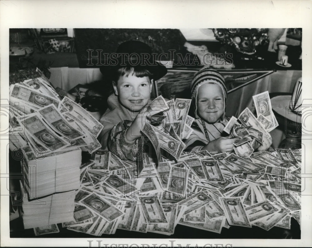 1958 Press Photo Marilyn Christensen and her brother Charles of La Paz, Bolivia - Historic Images