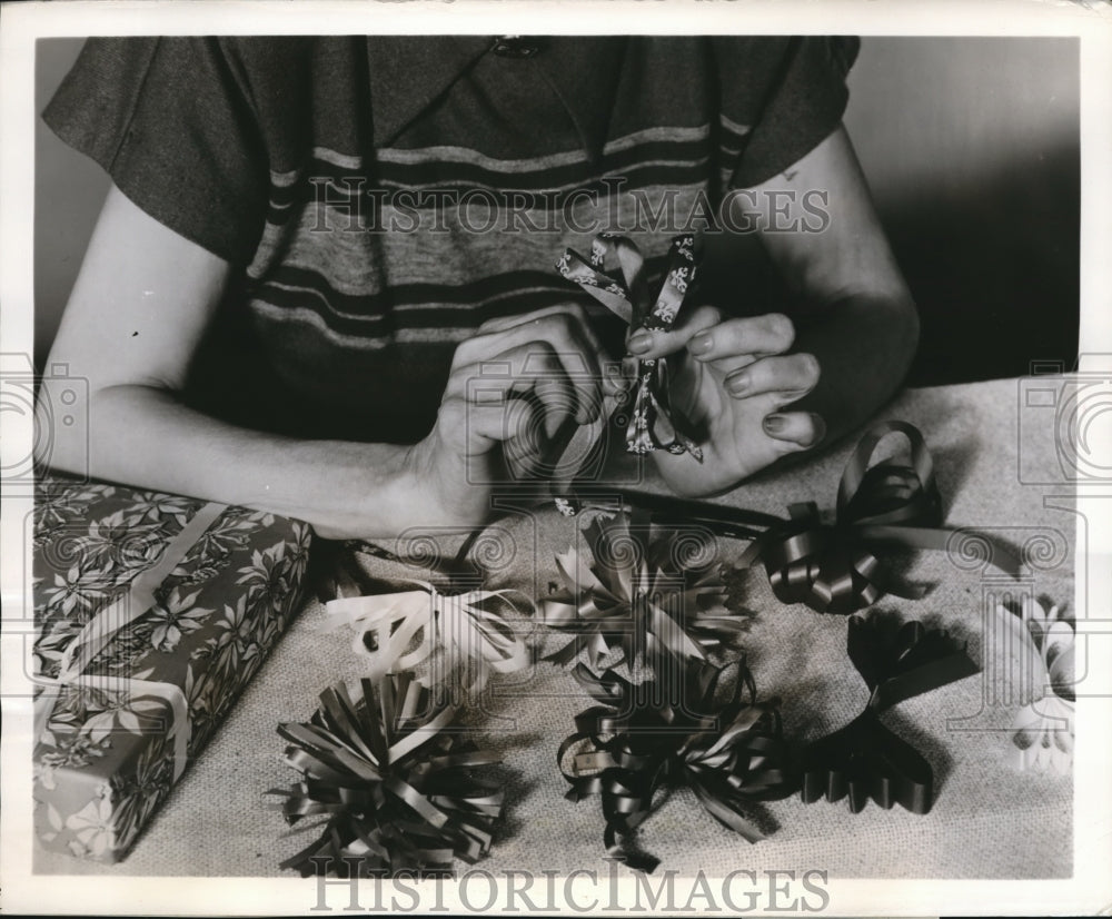 1948 Press Photo The simple, conservative bows on the right are for men. - Historic Images