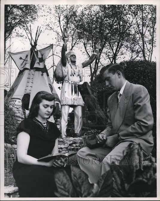 Press Photo Moody Bible Institute Edith Suderman  & Dr Eayne Falk - Historic Images