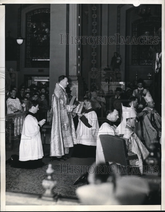 1941 Press Photo Rev.Joseph T.McGucken consecrated a Bishop or Roman Catholic - Historic Images