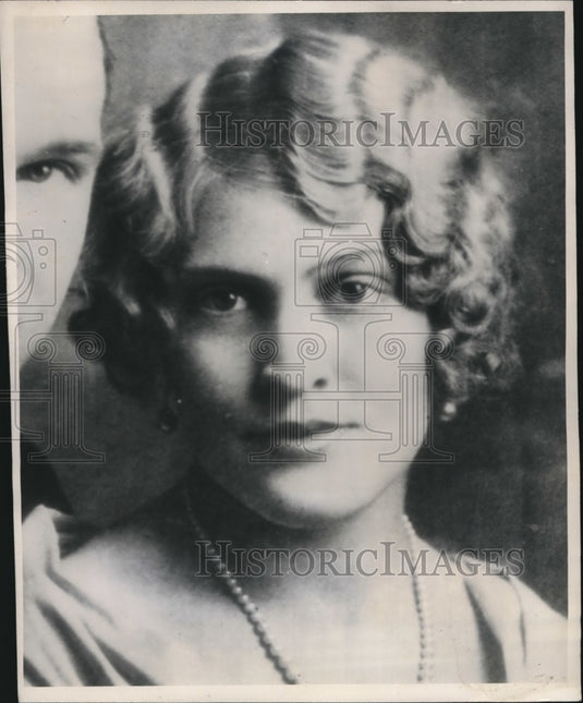 1947 Press Photo Mrs. Ruth Clark Edman, an attractive journalism student - Historic Images