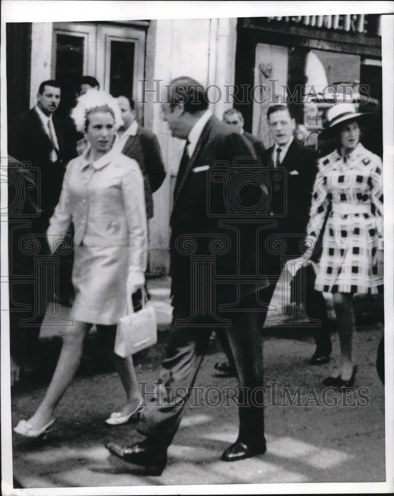 1969 Press Photo Paris UKs Princess Anne, Amb Soames, Princess Alexandra - Historic Images