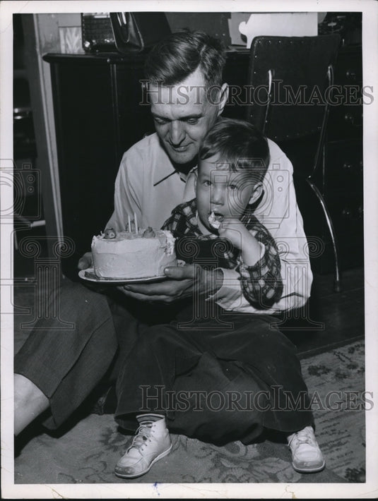 1957 Press Photo Harold Hartaway & son Clarence - Historic Images