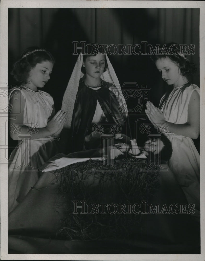 1944 Press Photo Nancy Zuckley, JoAnn Thomas, Patty Olinske - Historic Images