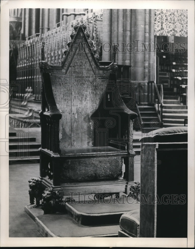 1950 Press Photo London England Ancient Stone of Scone relic - Historic Images