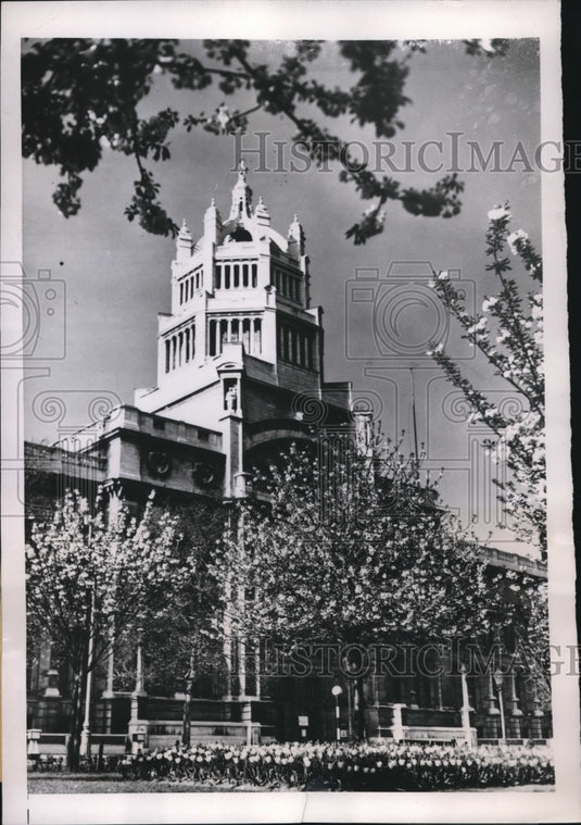 1948 Press Photo London England blossoms on trees at Cictoria & Albert Museum - Historic Images