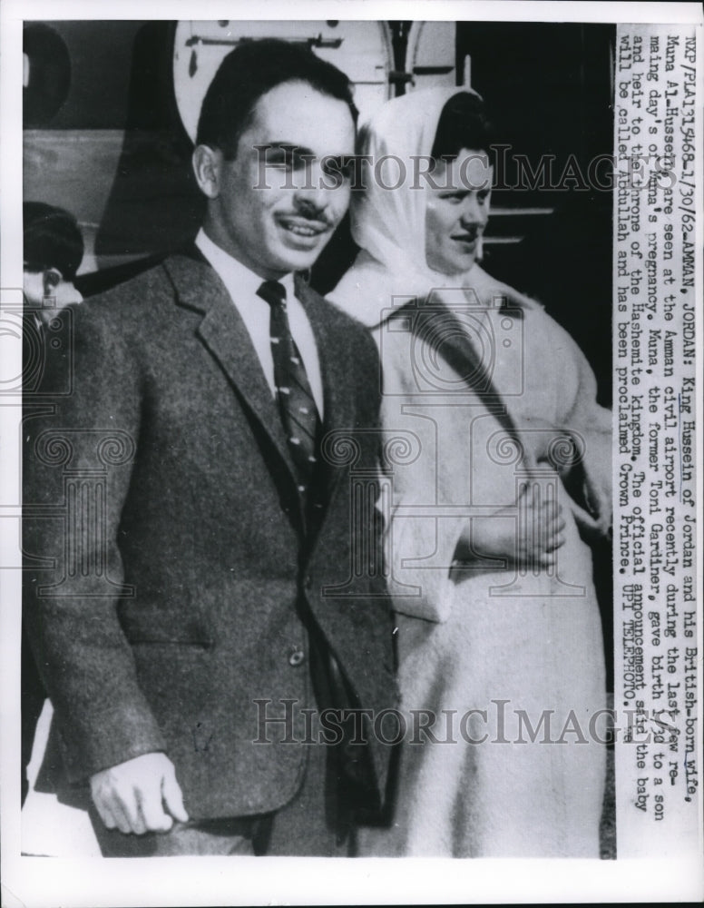 1962 Press Photo King Hussein and his wife Muna Al Hussein at Amman Airport - Historic Images