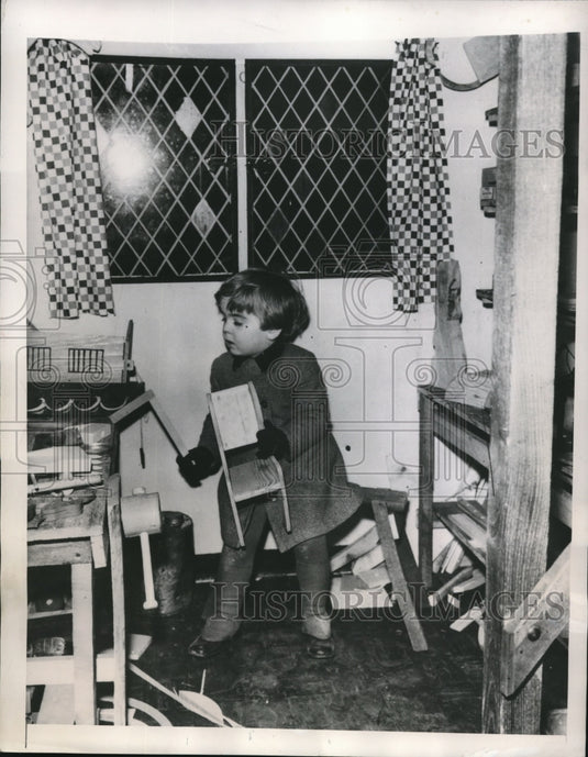 1948 Press Photo Michael Fabor at Tudor Cottage for Princess Elizabeths Son - Historic Images