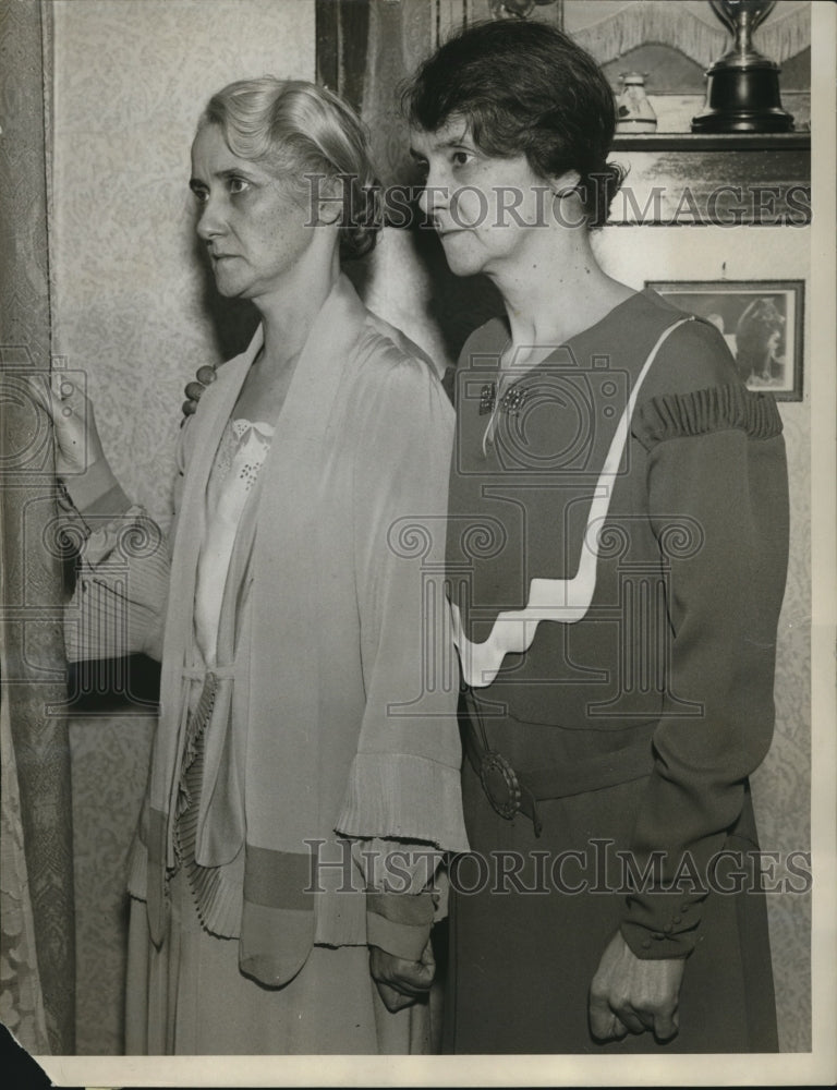 1933 Press Photo Catherine and Magdalene Strang investigated - Historic Images