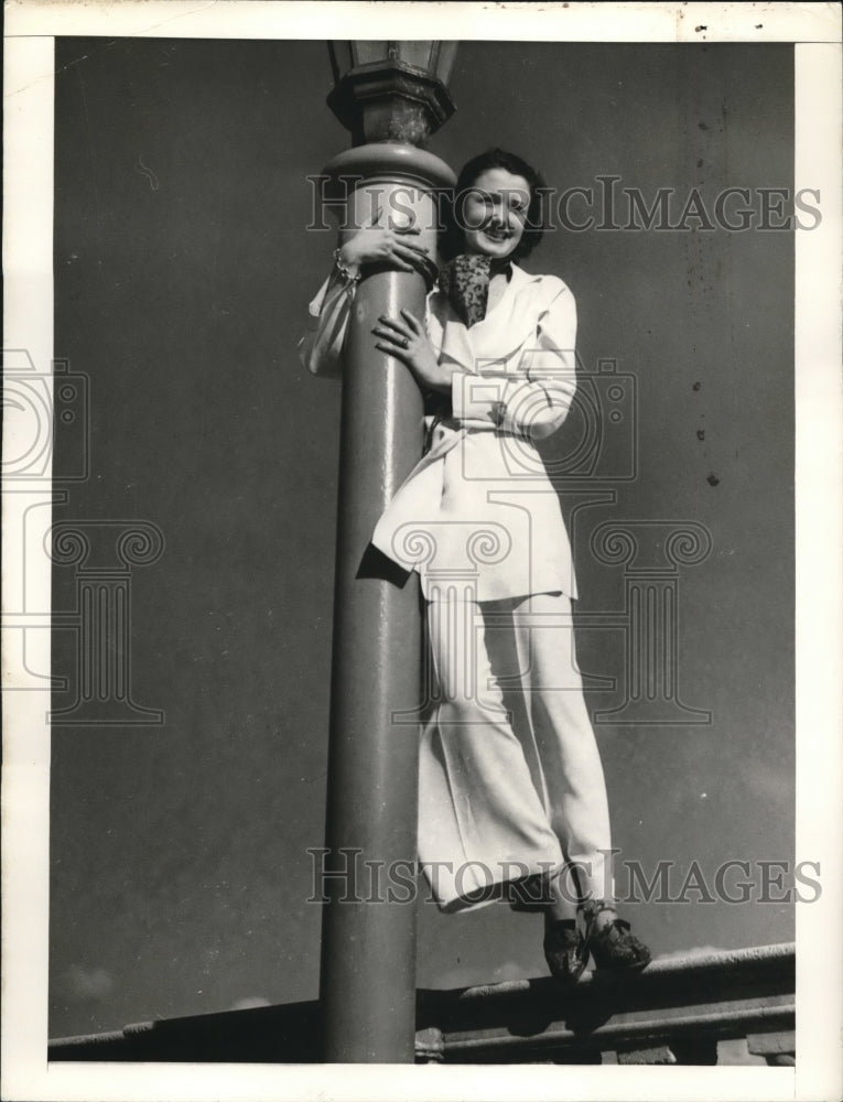 1938 Press Photo Geneva Steppe her addition of Ascot and Indian Design Belt - Historic Images