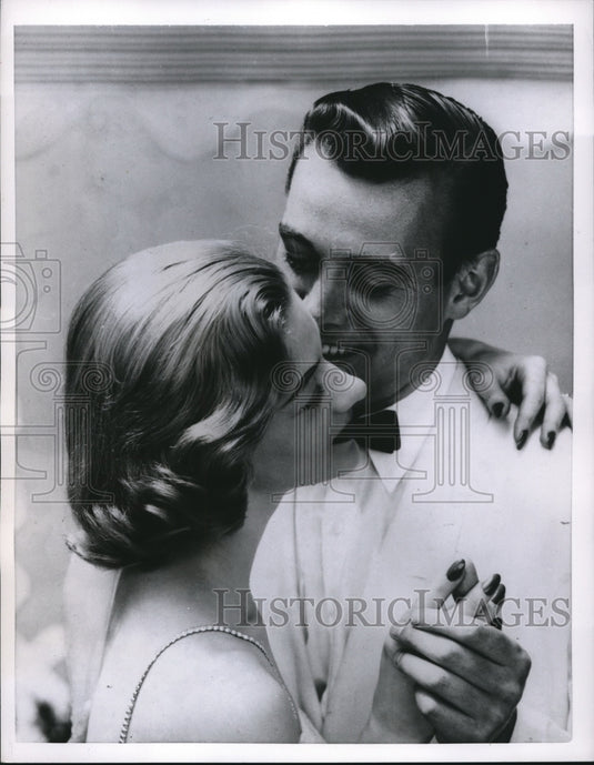 1957 Press Photo The home permanent shining and soft hair - Historic Images