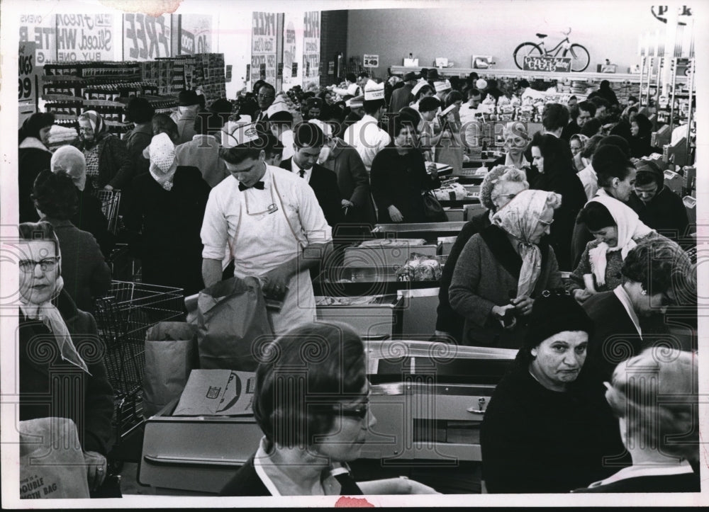 1976 Press Photo The Pick N Pay check out counters - Historic Images