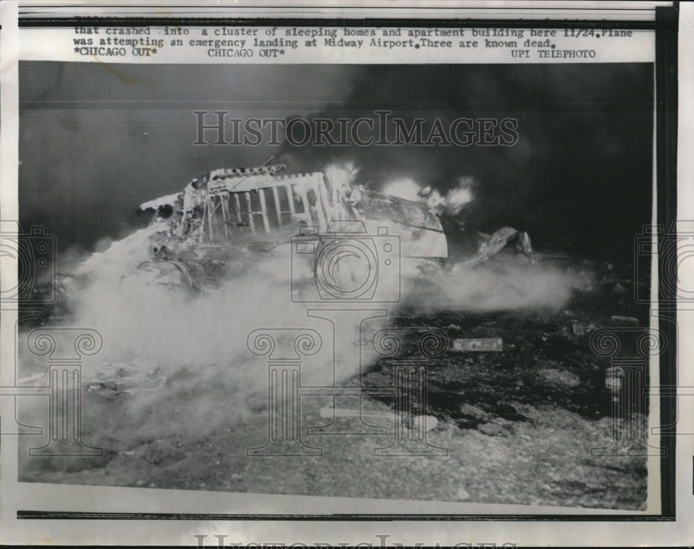 1959 Press Photo Plane crashed at homes after attempting emergency landing. - Historic Images