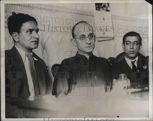 1933 Press Photo Father Gait held prisoner guarded not to leave the Church - Historic Images