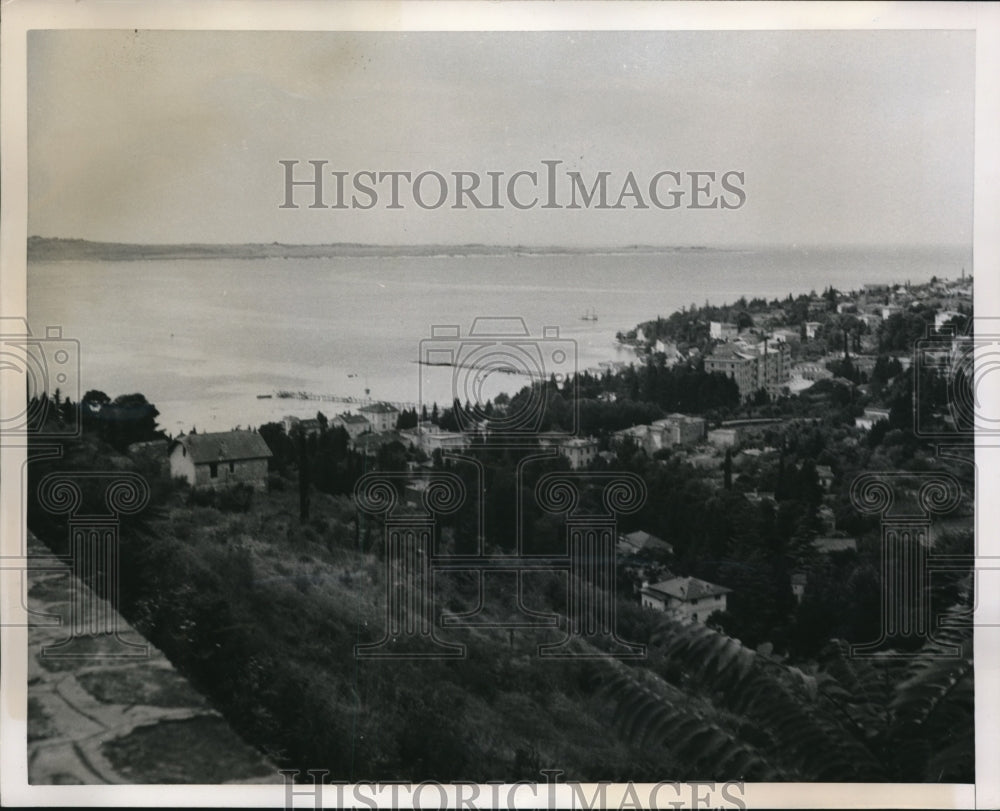 1950 Press Photo Yugoslavia occupied Trieste inhabitants of the Yugozlav Zone - Historic Images