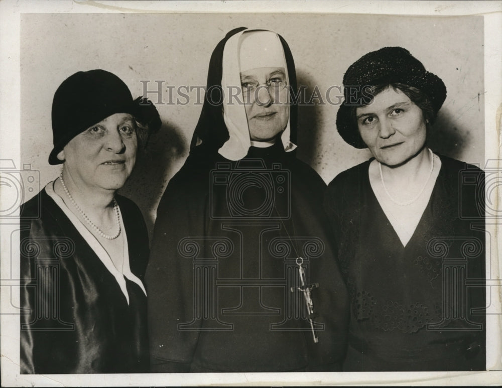 1932 Press Photo Attendants discuss problems at Catholic Conference - Historic Images