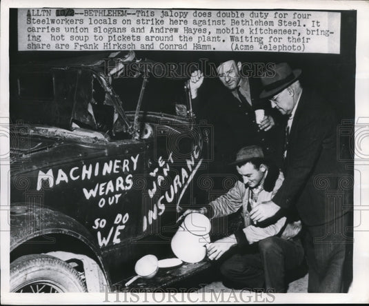 1949 Press Photo Andrew Hayes brings soup to picketers F. Hirksch & C. Hamm - Historic Images