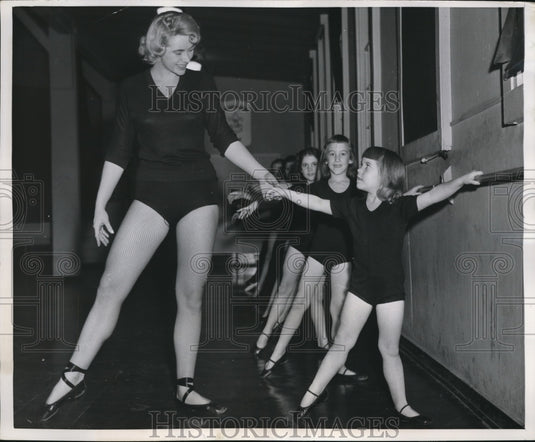 1958 Press Photo Kathy Royle 5 Ballet dancing - Historic Images
