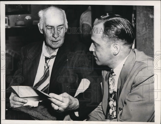 1946 Press Photo Atty.Edward Strait & Engineer William W.Blain in WrecK Inquest - Historic Images