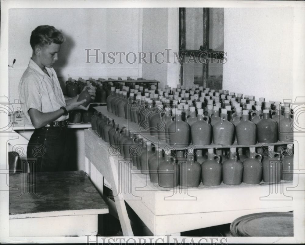 1958 Press Photo Concentrated Sassafras Team from the Ozark Mountain Country - Historic Images