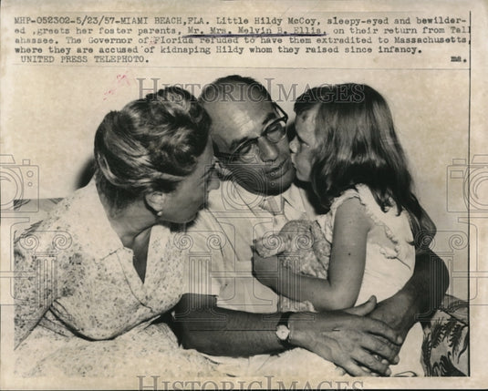 1957 Press Photo Mr. & Mrs. Melvin B. Ellis with adopted child, Little H. McCoy - Historic Images