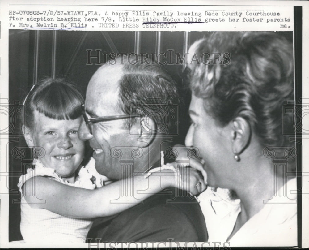 1957 Press Photo Happy Ellis family with little Hildy McCoy Ellis - Historic Images