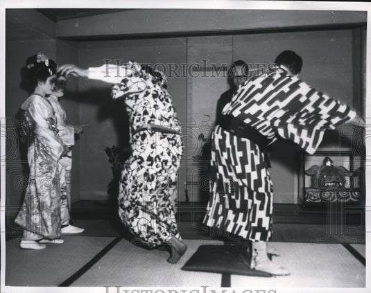 1960 Press Photo The Tokyo tea house night club entertainer, Tony Moynihan - Historic Images