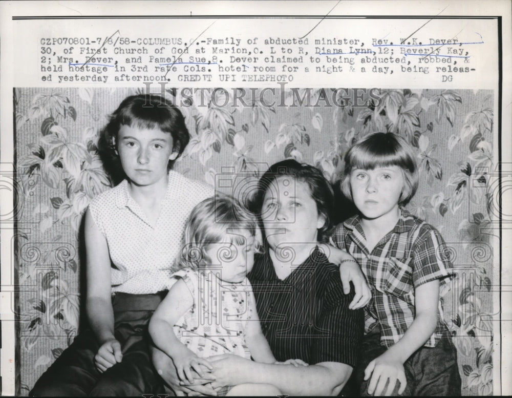 1958 Press Photo Family of abducted Minister Rev.W.K. Dever of First Church God - Historic Images