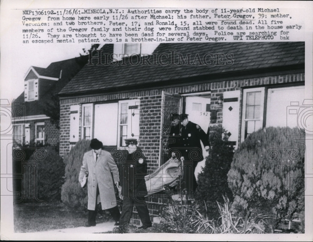 1961 Press Photo Police carries body of Michael Gregov stabbed to death at N.Y. - Historic Images