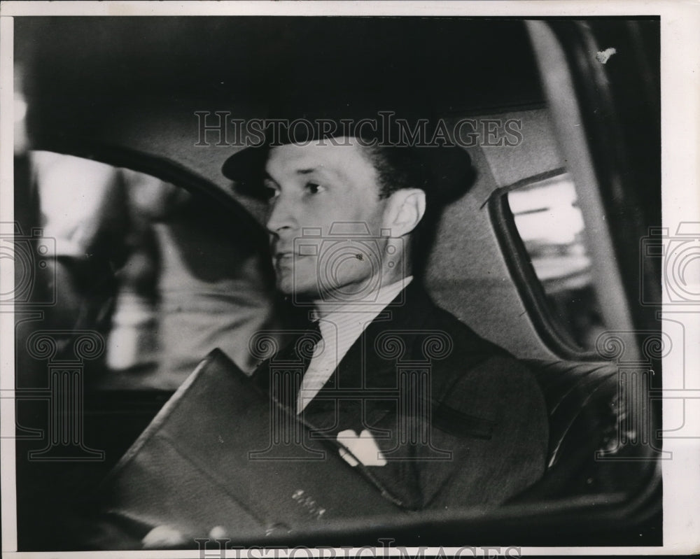 1938 Press Photo Count Haugwitz Reventlow arrived at Bow street Polce Court. - Historic Images