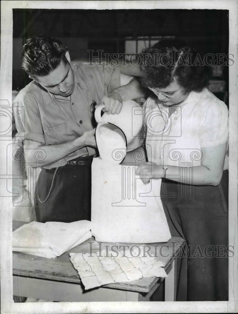 1942 Press Photo LA Calif Industrial Work Shop for Blind war work of gas masks - Historic Images