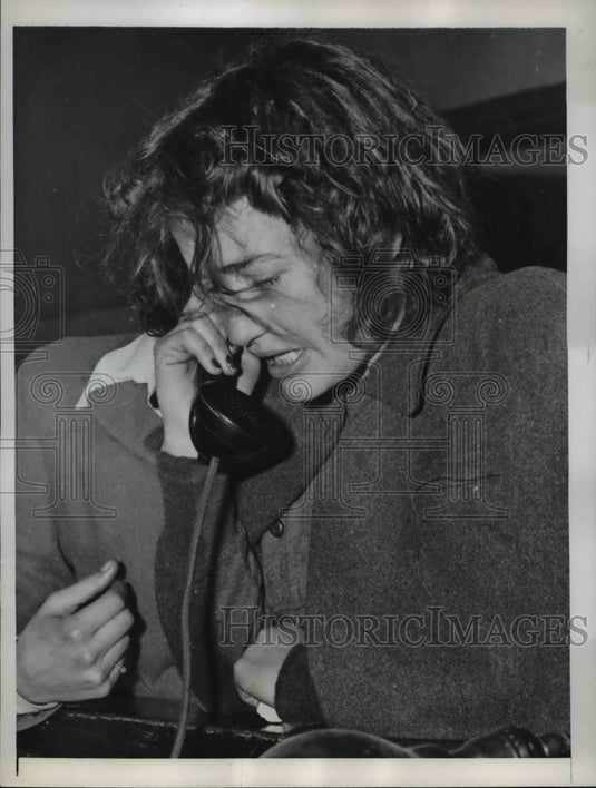 1945 Press Photo Mother's  Grief - Historic Images