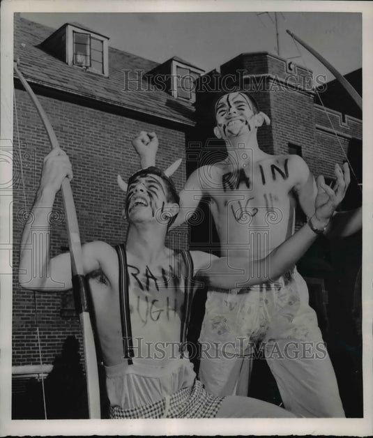 1953 Press Photo Bethany College students Richard Kiefer (L) & Elmer Haupt - Historic Images