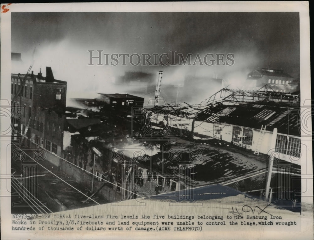 1950 Press Photo Fire at five buildings of Ramburg Iron Works in Brooklyn - Historic Images