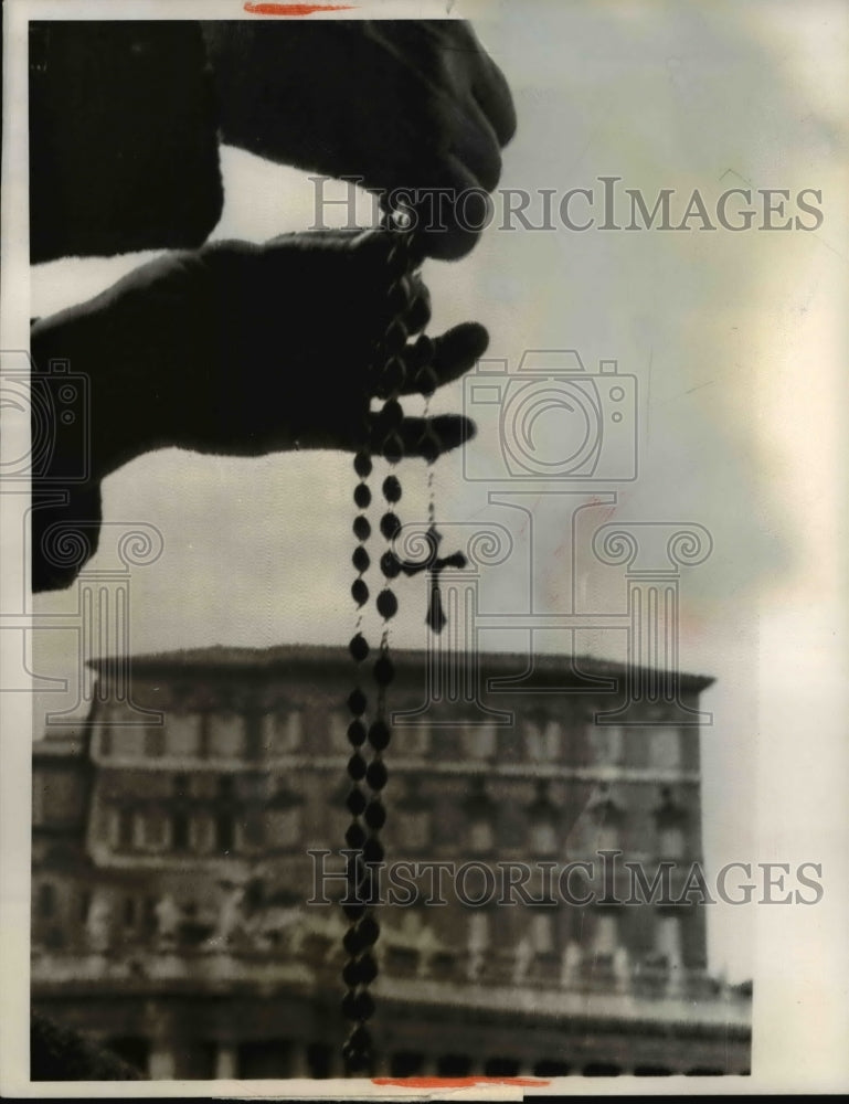 1963 Press Photo Vatican City Symbolic of prayers from all the world&#39;s Roman - Historic Images