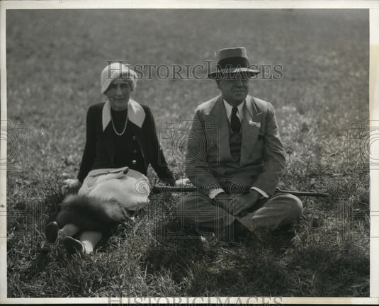 1932 Press Photo Mr. and Mrs. Charles E.F. McCann at the Meadowbrook Cup Race - Historic Images