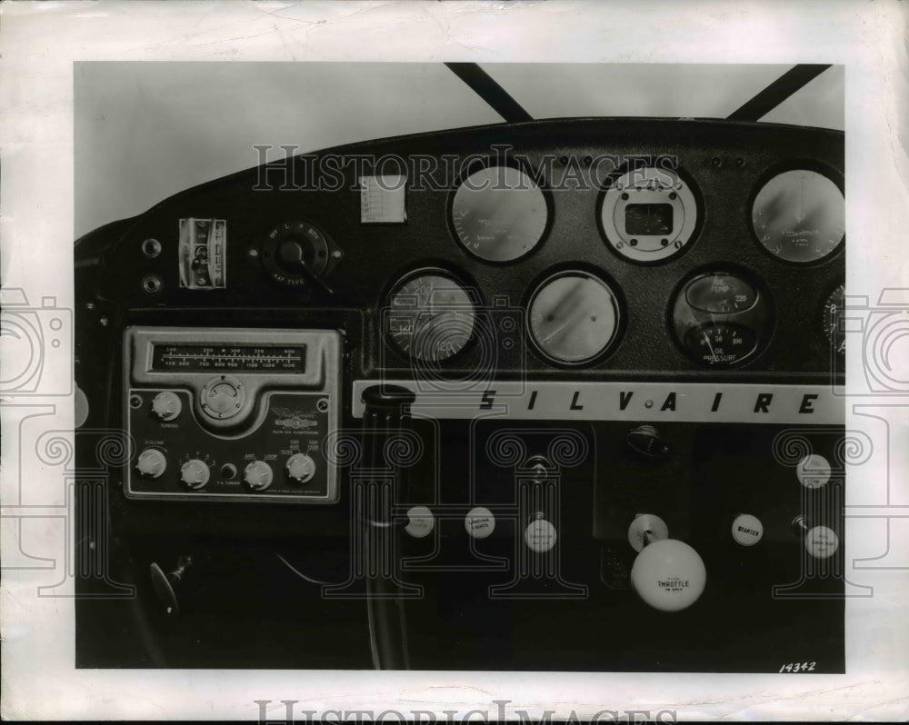 1947 Press Photo Bendix Radio Type Path-10 VHP &amp;MF receiver in Lescombe Deluxe-Historic Images