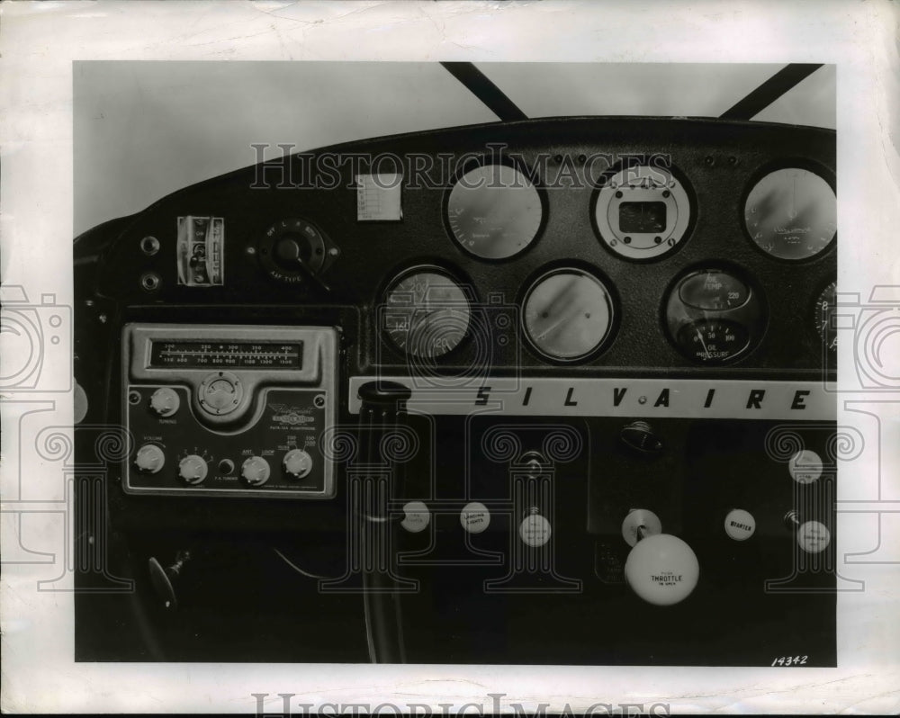 1947 Press Photo Bendix Radio Type Path-10 VHP &MF receiver in Lescombe Deluxe-Historic Images