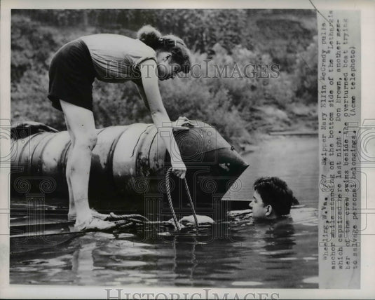 Press Photo Skipper Mary Ellen McGrady Pulls Anchor While Standing - Historic Images