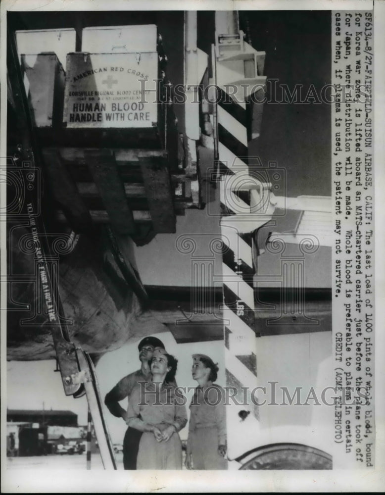 1950 Press Photo Whole Blood lifted abroad an MATS-Chartered carrier.-Historic Images