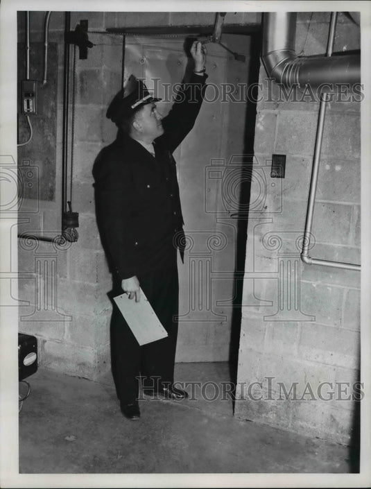 1959 Press Photo Brooklyn Fire Marshal During Inspection - Historic Images