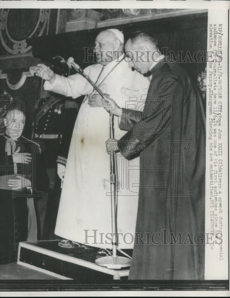 1958 Press Photo Pope John XXIII and unidentified clergymen - Historic Images